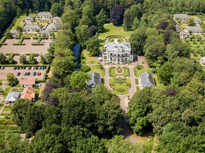 Landgoed-Kasteel-De-Vanenburg-vanuit-de-lucht-1024x512.jpeg